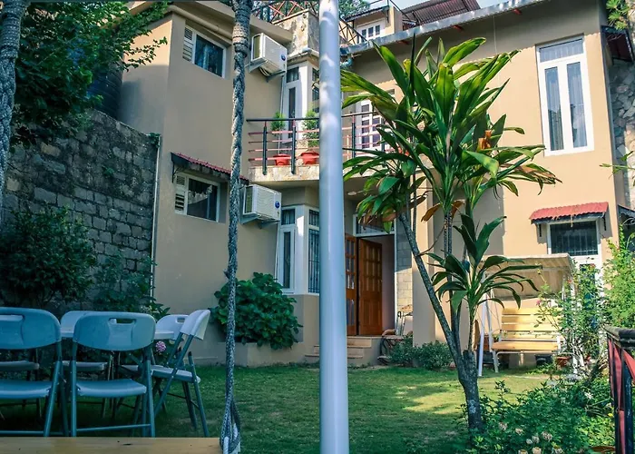 Mehar Villa 3Bhk With Private Cook, Garden, Views Kasauli