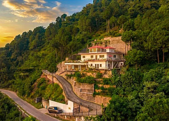 Villa Woodside Meadows By Veo - Jacuzzi Retreat, Kasauli